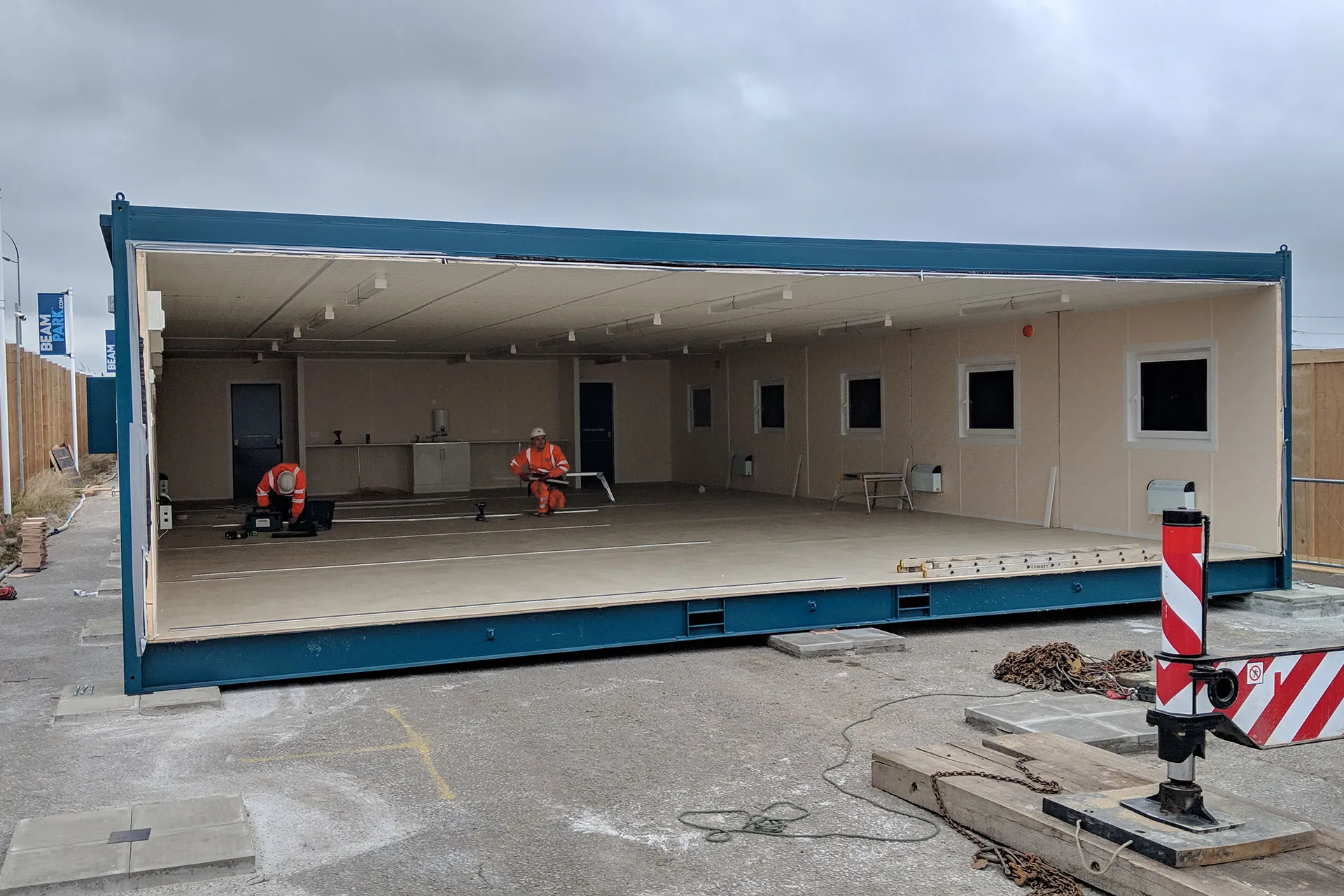 batiment modulaire anti vandalisme (3 baies) batiment modulaire anti vandalisme (3 baies)
